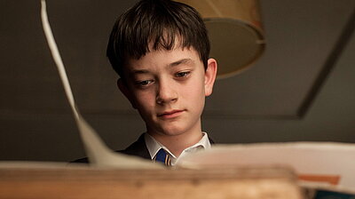 Mehr zum Film „Sieben Minuten nach Mitternacht“ Szenenbild aus dem Film „Sieben Minuten nach Mitternacht“