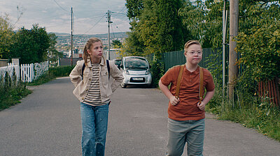 Mehr zum Film „Lars ist LOL“ Szenenbild aus dem Film „Lars ist LOL“