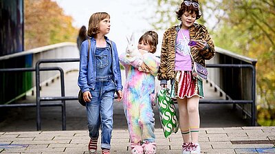 Mehr zum Film „Mein Lotta-Leben - Alles Bingo mit Flamingo“ Szenenbild aus dem Film „Mein Lotta-Leben - Alles Bingo mit Flamingo“
